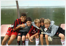 Diversión y amistad en los campamentos de verano del AC Milan