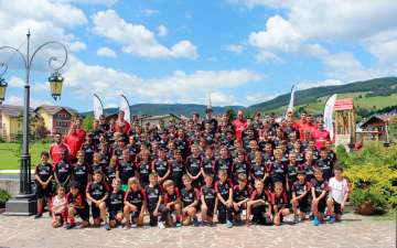 Die Jugend des AC Mailand Academy Camps in Gallio auf dem Asiago-Plateau
