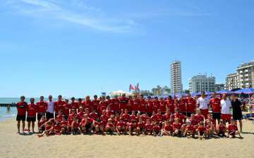 Die Jugend des AC Milan Academy Camps am Strand von Jesolo Lido (Venedig)